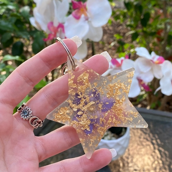 Floral Star Shaped Purple Flower Gold Flake Keychain Resin Art - Picture 6 of 13